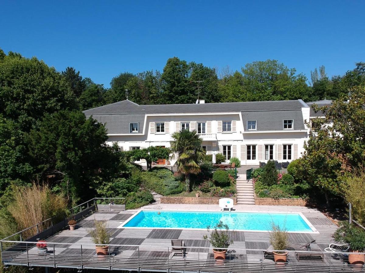 La Souveraine Saint-Genis-Laval Kültér fotó